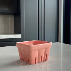 Bien Beau Berry Basket in Papaya.